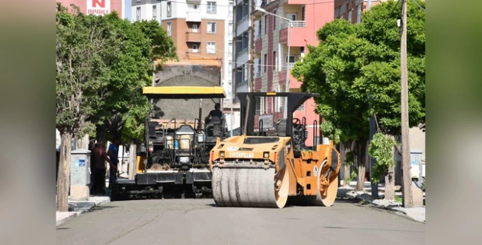 Patnos'ta Yeni Mahalle'de beton asfalt çalışmaları başladı