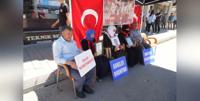 Muş'ta aileler eylemlerini sürdürüyor: 'Terörsüz Türkiye'den umutluyuz