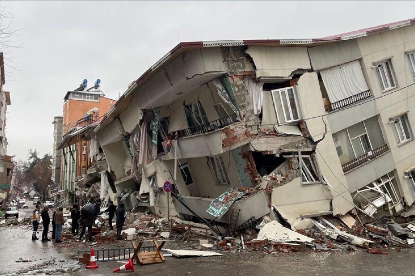 DEPREM ŞARLATANLARI!
