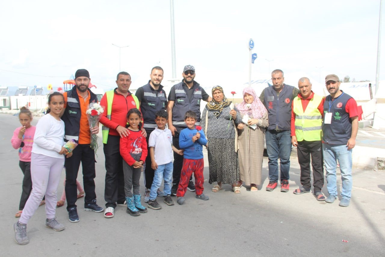 Palandöken ekibi depremzede kadınların hüznünü paylaştı