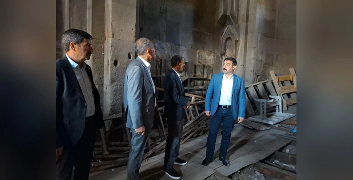 Arpaçay Kaymakamı Köyleri Ziyaret Etti: Tarihi Kilise ve Taziye Evi İncelemesi