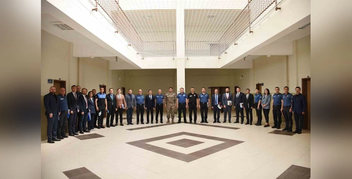 Erzincan'dan sınır ötesine görevlendirilen polisler uğurlandı