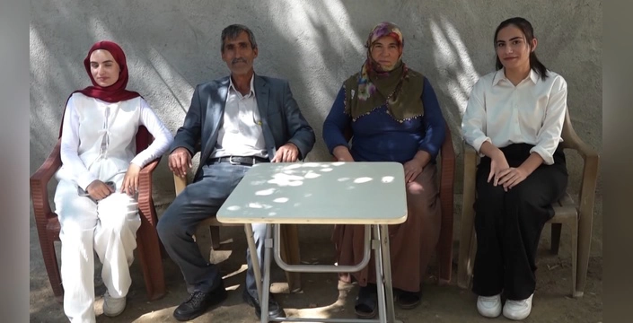 Muş'ta Sınav Sonrası Sürpriz: Babadan Kızına Çiçek!