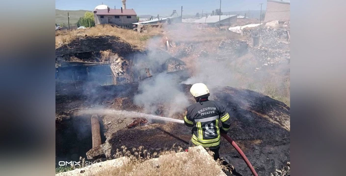 Pasinler'de ahır yangını söndürüldü