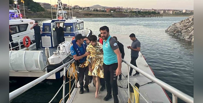 Van Gölü'nde Akıntıya Kapılan Genç Kurtarıldı: Adabağ Köyü Yakınlarında Gerçekleşen Olay