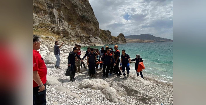 Van Gölü'nde boğulma: 14 yaşındaki çocuk hayatını kaybetti