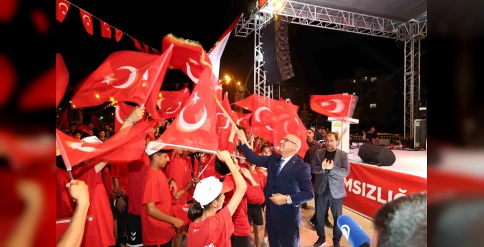 Ağrı'da 15 Temmuz Sancak Koşusu: Vatandaşlardan yoğun ilgi