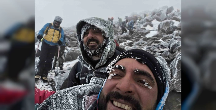 Ağrı Dağı'nda Temmuz Ayında Eksi 35 Derece: Dağcılar Zirveye Ulaştı