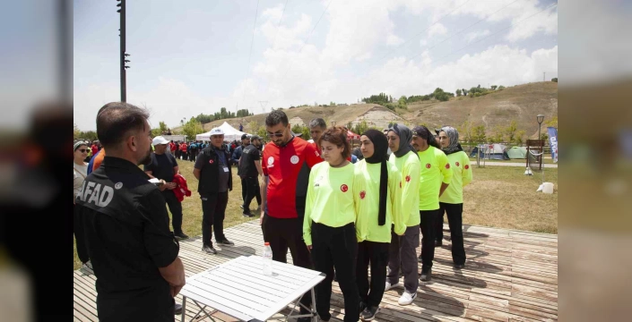 Ahlat'ta afet kampı başladı