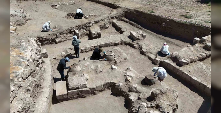 Ahlat'ta tarihi keşif: Selçuklu Kalesi'nde önemli buluntular ortaya çıkarıldı