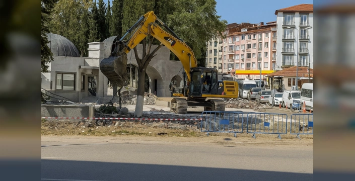Balıkesir'de Çevre Düzenlemesi Adı Altında Ağaç Katliamı: Vicdanları Yaralayan Görüntüler