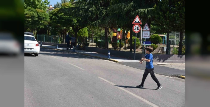 Başiskele'de çocuk parkları güvenlik tedbirleriyle daha güvenli hale geliyor