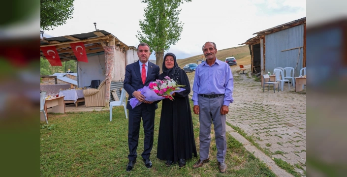 Bayburt Valisi, şehit ve gazi ailelerini ziyaret etti