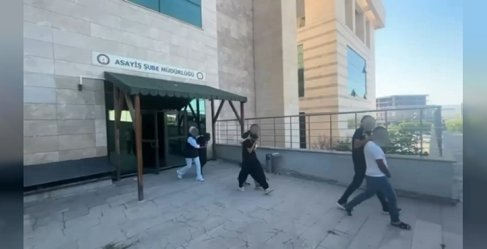 Bingöl'de 1 milyon TL'lik ziynet eşyası hırsızlığı: Dilenci kılığındaki 3 şüpheli yakalandı