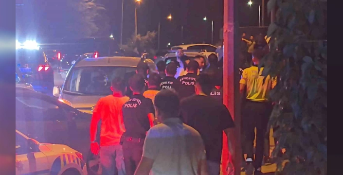 Bursa'da gençler arasında çıkan kavgaya aileler de karıştı: İnegöl'de yaşanan arbede kameraya yansıdı