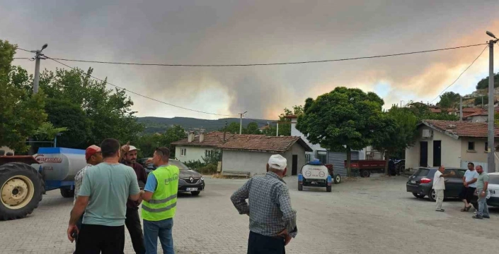 Bursa'da yangın felaketi: İki can kaybı, 5-6 mahalle boşaltıldı