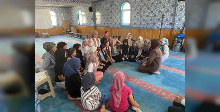 Dazkırı Kaymakamı Kur'an Kursu Öğrencilerini Ziyaret Etti