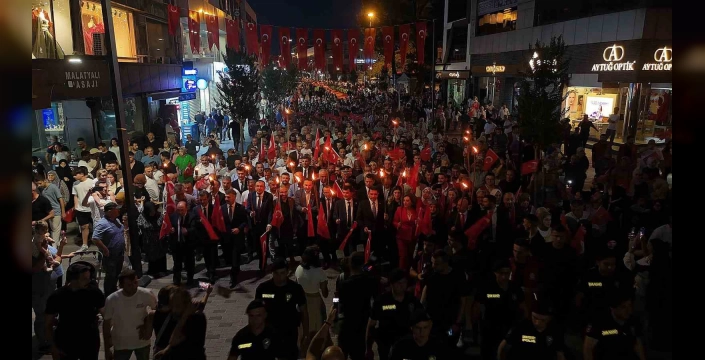 Düzce'de 15 Temmuz Anma Programı: Şehit Annesi Hanife Baysan'ın Gözyaşları
