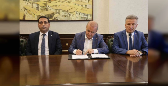 Elazığ'da 3 proje imzalandı: Afet eğitimi, turizm planı ve yapay zeka destekli proje yazımı