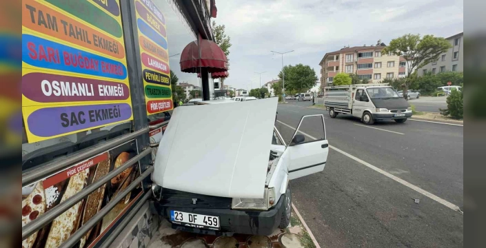 Elazığ'da zincirleme kaza: 3 yaralı