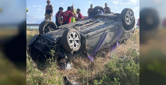 Erzincan'da Acı Haber: Nişan Töreninden Dönen Ailenin Otomobili Takla Attı, 1 Kişi Hayatını Kaybetti
