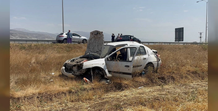Erzincan'da trafik kazası: Sürücü yaralandı