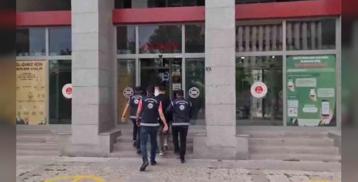 Erzurum'da büyük başarı: 22 düzensiz göçmen yakalandı