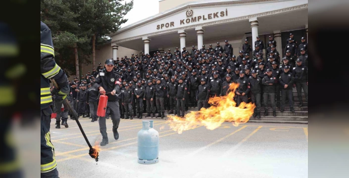 Erzurum'da polis adaylarına yangın eğitimi