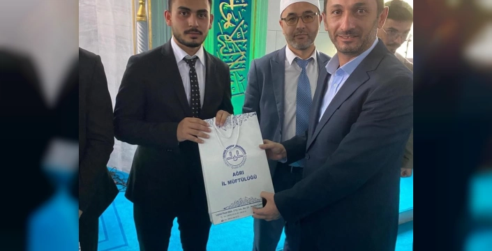 Erzurumlu İmam Hatip Yıldırım, Ezan Güzel Okuma Yarışması'nda Bölge Birincisi Oldu