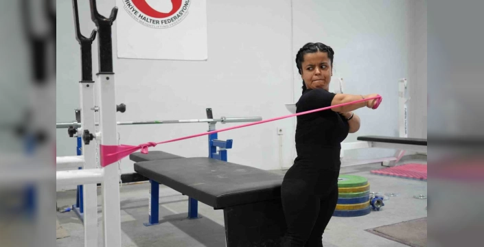 Esra Nisa Özkılsız: 92 madalya ve olimpiyat hedefi
