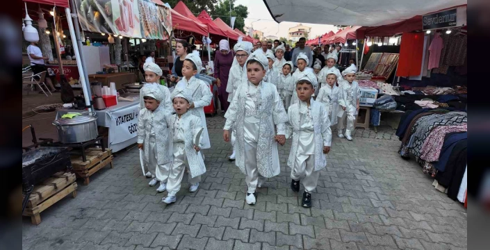 Gediz'de 20 çocuk sünnet oldu: Manevi atmosferde gerçekleşen törene protokol üyeleri katıldı