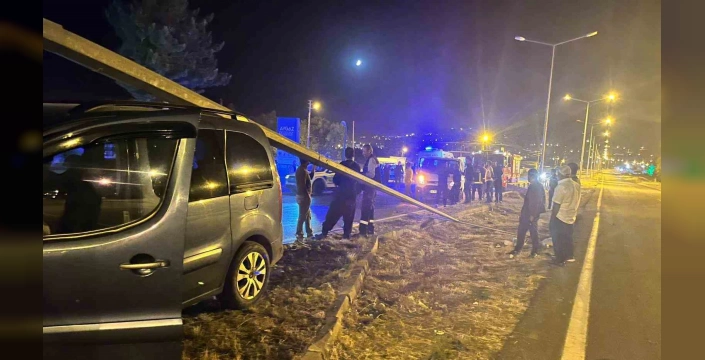 Gevaş'ta trafik kazası: 3 kişi yaralandı