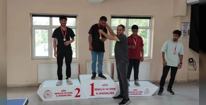 Hamur'da masa tenisi turnuvası: 15 Temmuz anısına düzenlendi