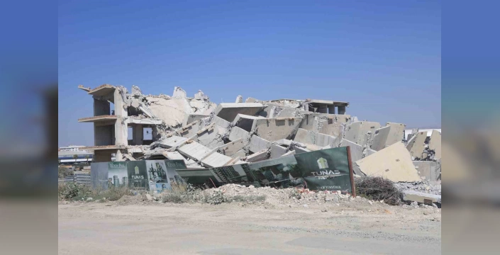 Hatay'da 12 Katlı Bina Yıkımı: Deprem Anıları Yeniden Canlandı
