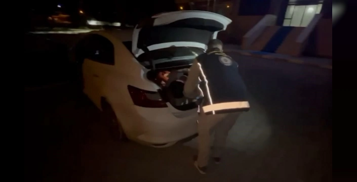 Iğdır'da göçmen kaçakçılığı operasyonu: Kamu görevlisi tutuklandı