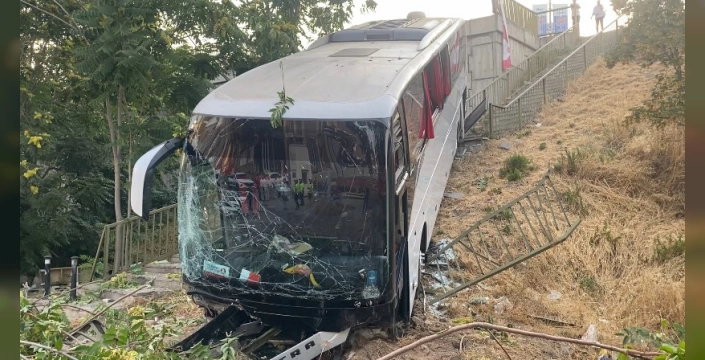 Istanbul'da servis kazası: 8 yaralı