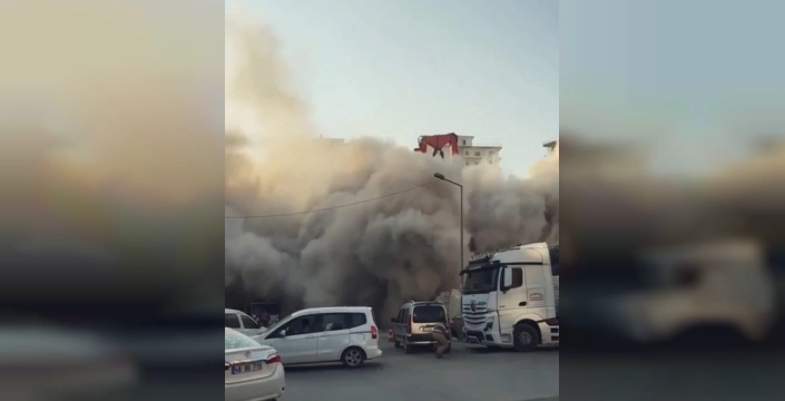 Kahramanmaraş'ta yıkım paniği: Toz bulutu vatandaşları kaçmaya zorladı