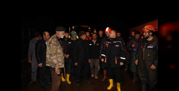 Kars'ta sel felaketi: Vali Polat, zarar gören bölgeleri ziyaret etti