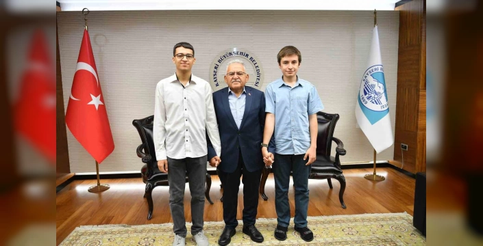 Kayseri'den Türkiye'ye Örnek Başarı: İki Öğrenci YKS'de Zirvede