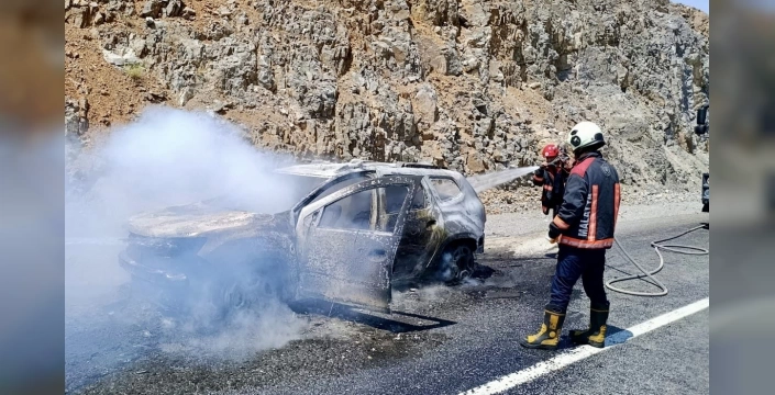 Malatya'da araç yangını: Maddi hasar meydana geldi