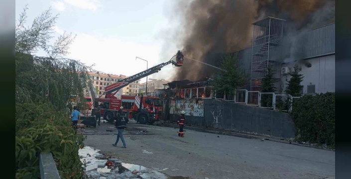 Malatya'da büyük yangın: Hırdavatçı iş yerinde patlamalar yaşandı