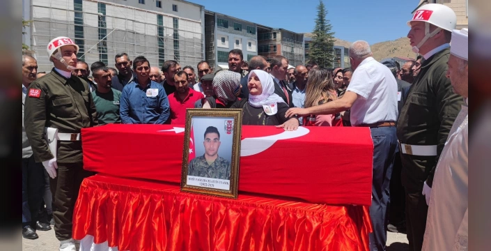 Metan gazından şehit düşen Piyade Er Uyanık, Bitlis'te toprağa verildi