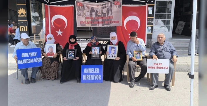 Muş'ta Evlat Nöbeti: PKK'lı Çocuklara 'Teslim Olun' Çağrısı