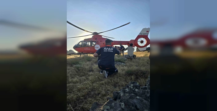 Nazımiye'de kaza: Ayağı kırılan vatandaş helikopterle hastaneye kaldırıldı