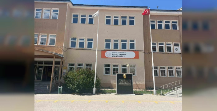 Nevzat Karabağ Anadolu Lisesi'nden Türkiye'nin Zirvesine Uzanan Başarı: Büşra Nur Şişci, Erzurum 1'incisi