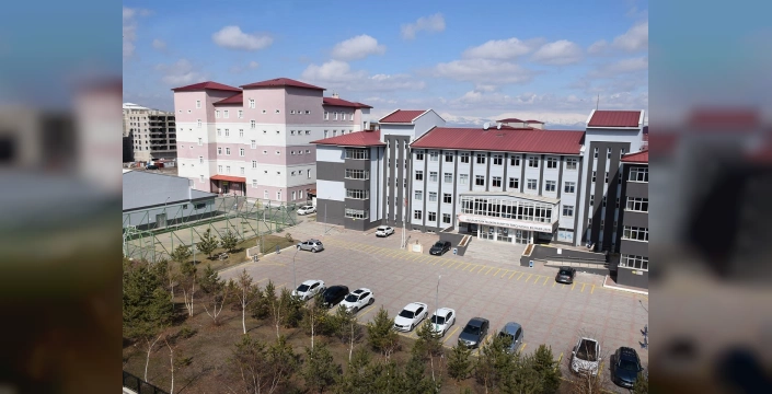 Nurettin Topçu Sosyal Bilimler Lisesi: 97 Öğrenci Hukuk Fakültesi Kapısını Aralıyor