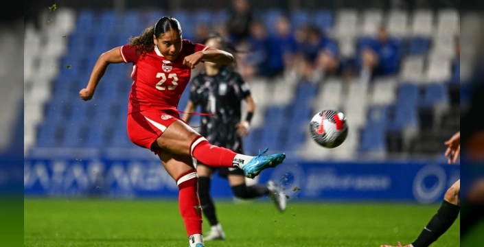 Olivia Smith: Kadın futbol tarihinin en pahalı transferi