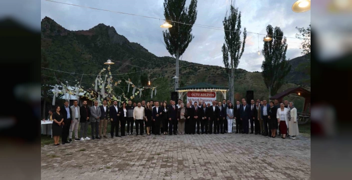 Oltu'da veda: Hakim ve savcılara Oltu taşı hediyesi