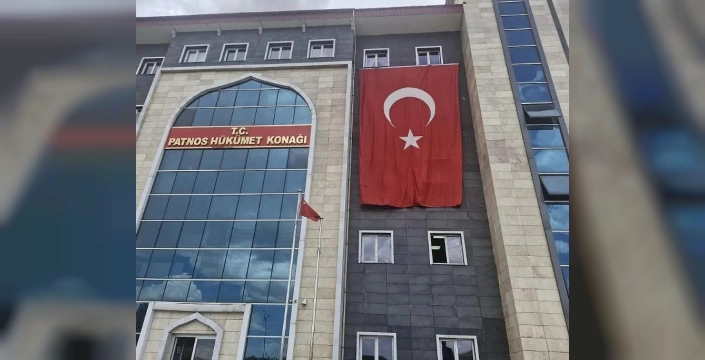 Patnos'ta bayrak seferberliği: Caddeler ve binalar Türk bayraklarıyla donatıldı