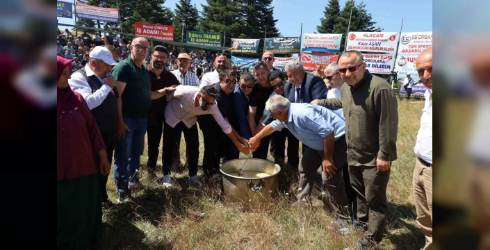 Resul Güne, Dürtmen Yayla Şenlikleri'nde Başpehlivan Oldu